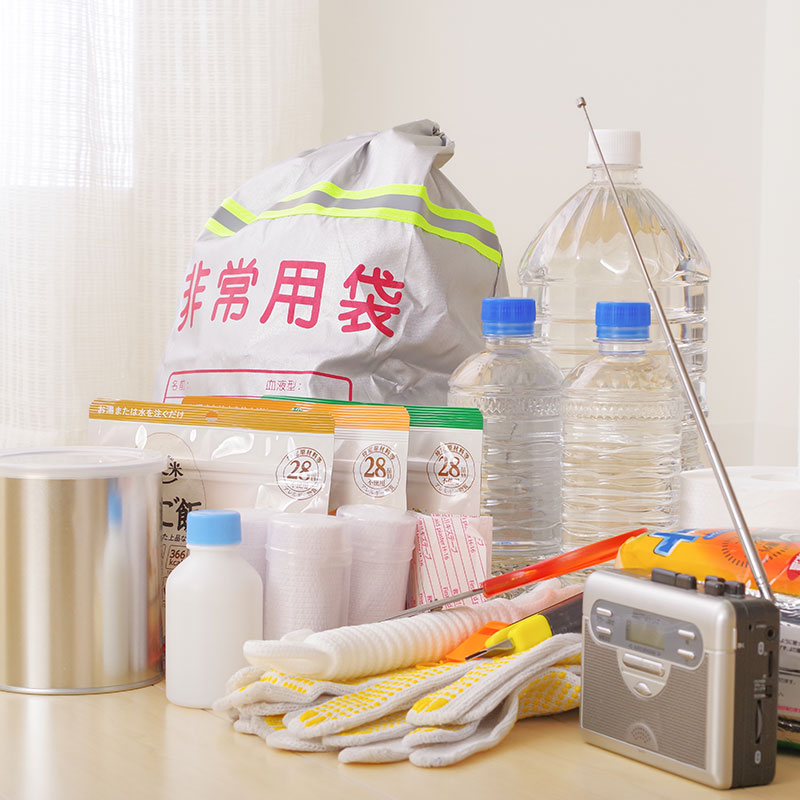 非常持出袋や非常時用の備蓄は玄関近くに