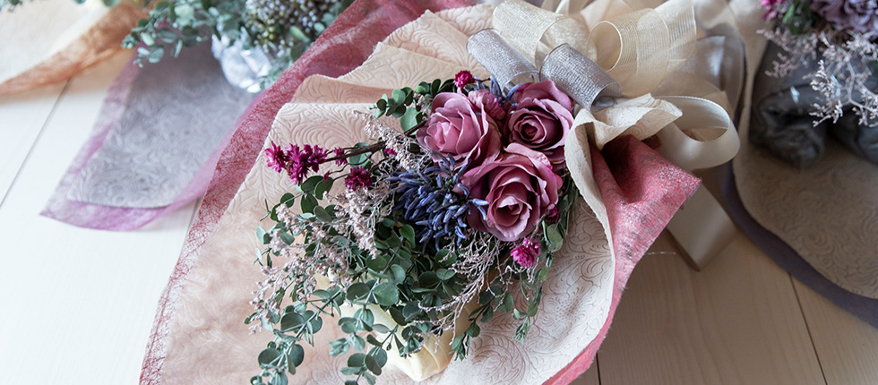 花束を贈るようにパジャマを。パジャマ屋IZUMMだけの、心ほどけるブーケラッピング。