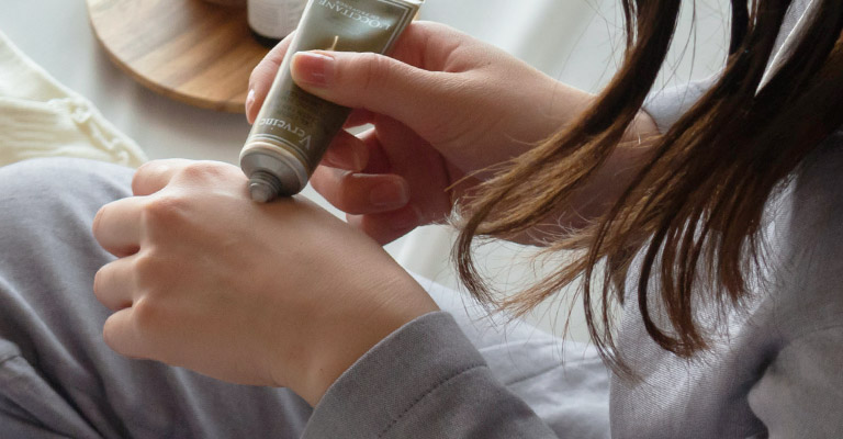 お肌が乾燥するのはなぜ？