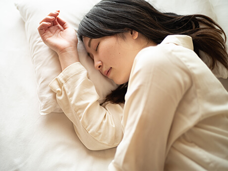 汗をかいてもさらり、湿気を逃がし、ガーゼのやわらかさで快適な眠りを1年中