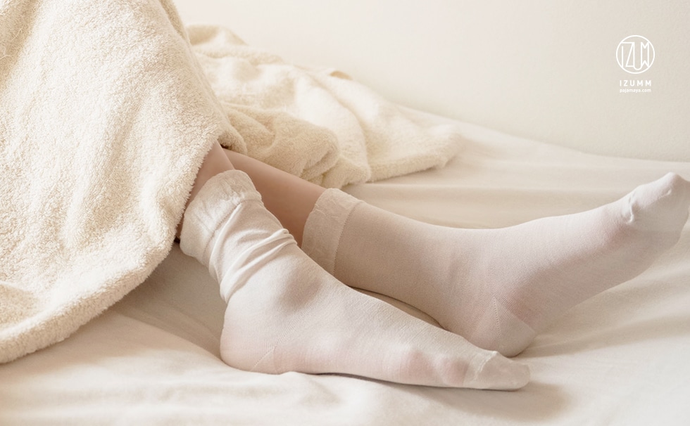 うるおいシルクの薄手おやすみソックス