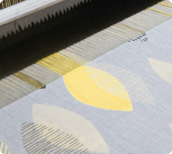 タオル織機で織る