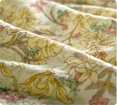 実は精巧なフラワー柄