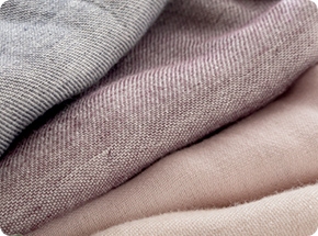 独特な色使いとテクスチャー