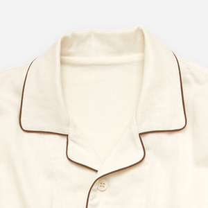 エクリュアイボリー