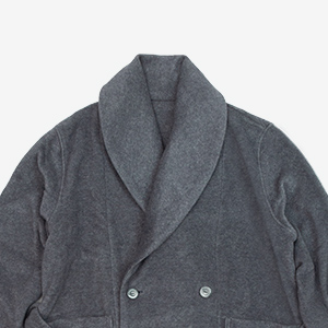 深く落ち着きのあるマチュアな趣の熟したダークグレー