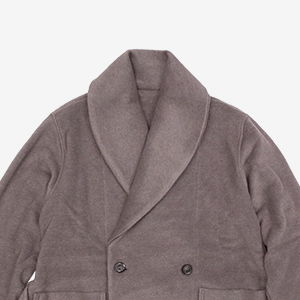 ヴィンテージテイストな渋めグレイッシュブラウン。僅かにパープル系