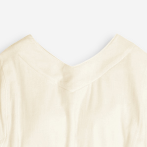 真白ではないほんのりクリーム色がかったホワイト。リラックスできる生成り系のナチュラルなやさしい白色