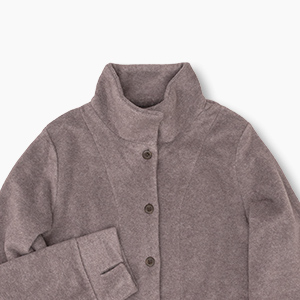 ハーブのクローブに似た少しパープル系のディープな茶色