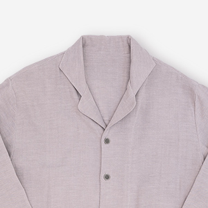 薄ピンクとベージュ糸が交差し合ってやんわりと静かな質感に。 ほんのりピンクな薄ベージュはなんだか癒される新鮮カラー。