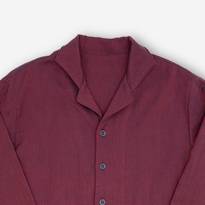 鮮やかな赤糸に紺色糸を絡めた素敵なメランジのテクスチャー。 表情豊かな陰影の美しい赤色は還暦のお祝いにもおすすめ。