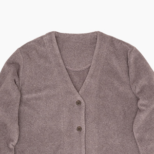 ハーブのクローブに似た少しパープル系のディープな茶色