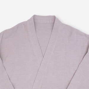 薄ピンクとベージュ糸が交差し合ってやんわりと静かな質感に。 ほんのりピンクな薄ベージュはなんだか癒される新鮮カラー。