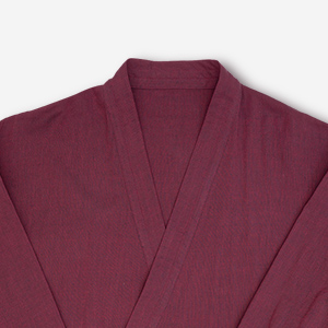 鮮やかな赤糸に紺色糸を絡めた素敵なメランジのテクスチャー。 表情豊かな陰影の美しい赤色は還暦のお祝いにもおすすめ。