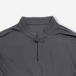 絹の優しい光沢感に包まれたとってもやわらかな濃灰色はゆかしい優しいチャコールグレー