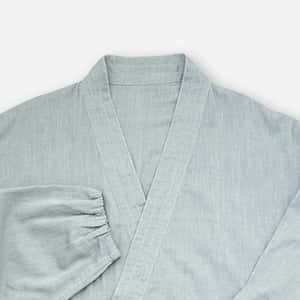 ハーブのセージ葉のような少し青みのあるカラーが心地よい、清閑で落ち着いたグレイッシュグリーン。