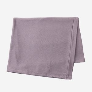 トレンドのトープ色にほんのり紫をプラスして慎ましいパープル色に。古希・喜寿などのお祝いにもおすすめ