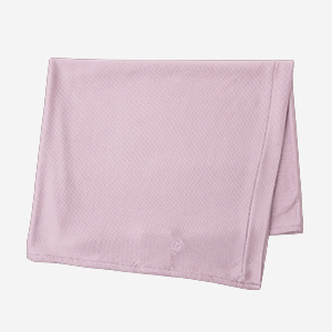 やんわりとしたニュアンスカラーがほのかな華麗さを放つ美しく柔らかな藤色