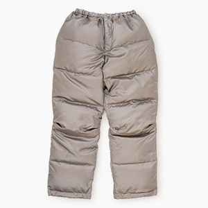 ちょっと淡いブラウンで上品な光沢感が綺麗に出ています。落ち着きのある大人の優しさが感じられるトープ色。