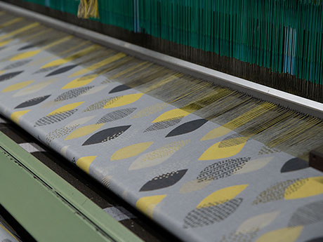 触れた瞬間にわかる「ふんわり」の秘密。職人の挑戦が生んだ奇跡のやわらかさ