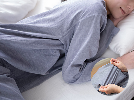 伸びるガーゼで、寝返りスムーズ目覚めたときの熟睡感を体験