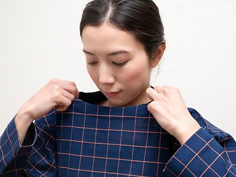 脱ぎ着のとき、肩まわりがつっぱらない