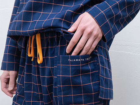 締め付けない、なのにずり下がらない絶妙フィットのウエストゴム