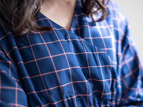 女性の気になるチラ見えの悩みを解決。安心して着られるワンピース