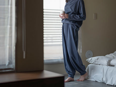 足首のタックでゆったり快適、軽やかに動ける