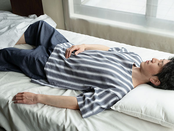 涼しいのに冷えにくい。“短すぎない”半袖パジャマ