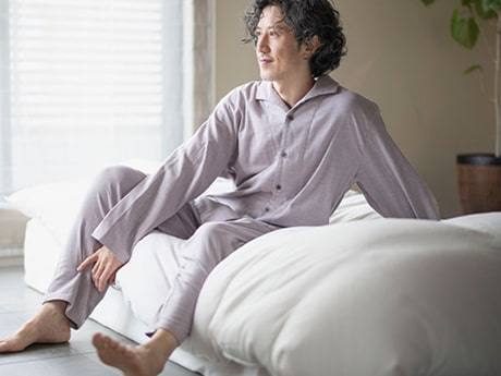 人目に触れても品よく見える、大人のためのパジャマ
