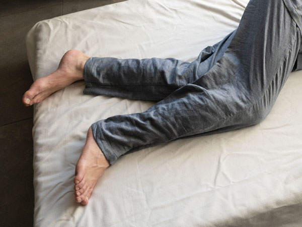 ずり上がりにくい、スマートなパンツ