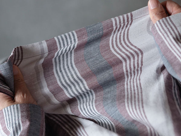 寝返りが変わる理由は、“伸びるガーゼ”