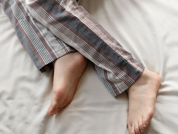 ずり上がりにくい、スマートなパンツ