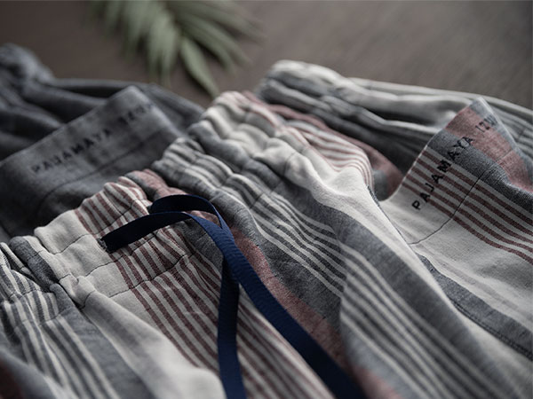 お肌にあたるのは、綿100%のやさしさ。綿のガーゼならではのやわらかさや心地よさ