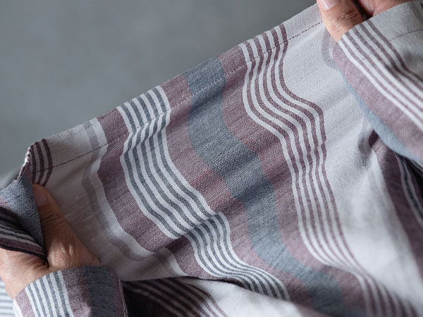 一晩で20～30回も。寝返りのしやすさは生地の伸縮性から