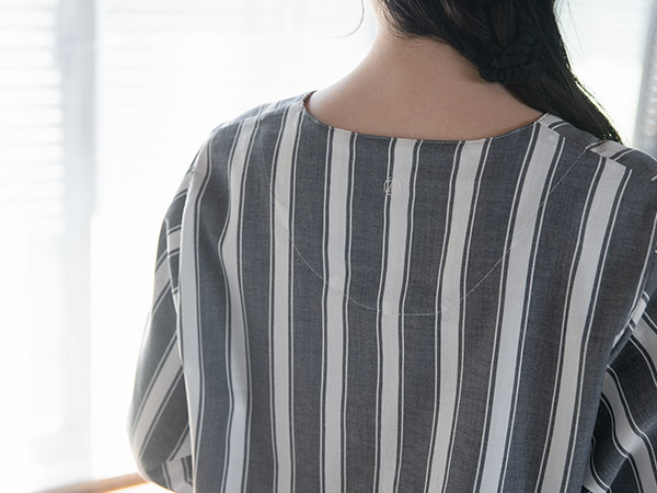 細部にこそ宿る、上質さ。お肌に触れる裏側まで、やさしく美しく。