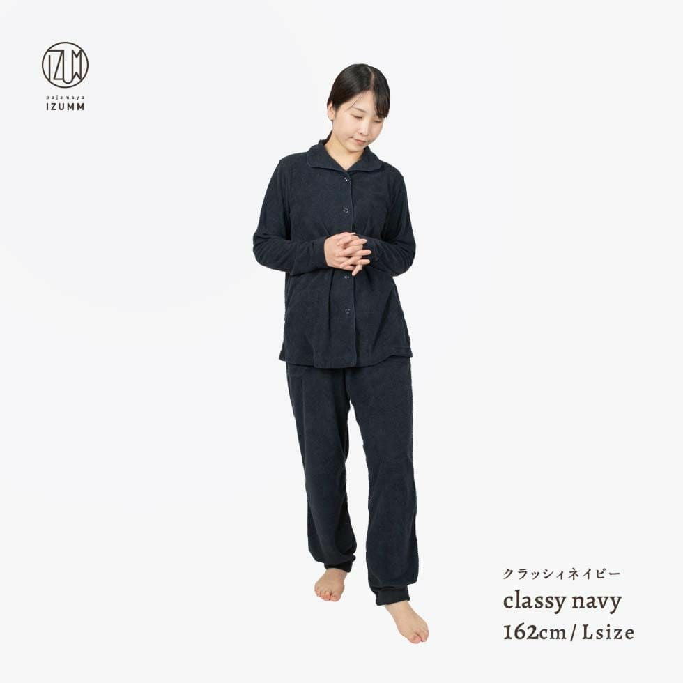 女性モデル身長：162cm Lサイズ クラッシィネイビー着用