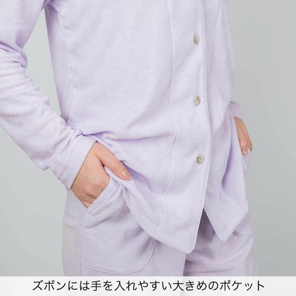 ズボンには手を入れやすい大きめのポケット