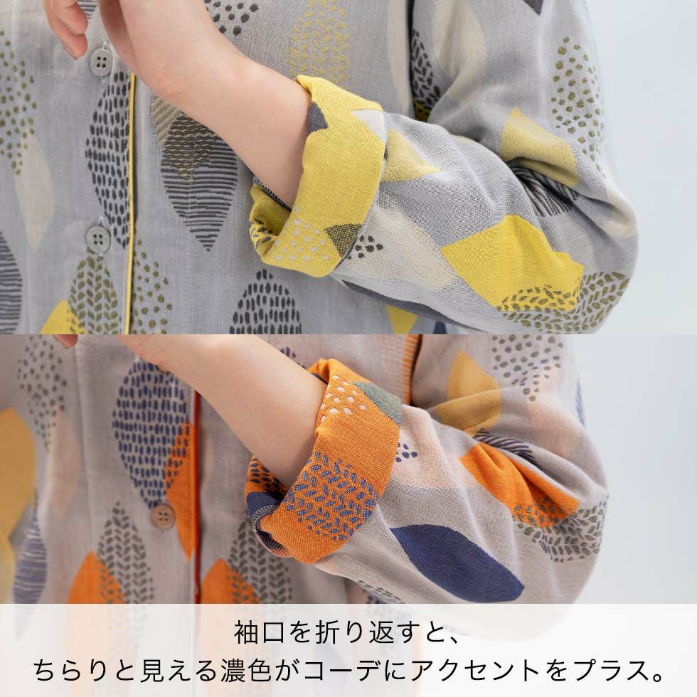 袖口を折り返すと、ちらりと見える濃色がコーデにアクセントをプラス。