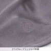 さりげないブランドロゴ刺繍