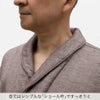 首元はシンプルな「ショール衿」ですっきりと