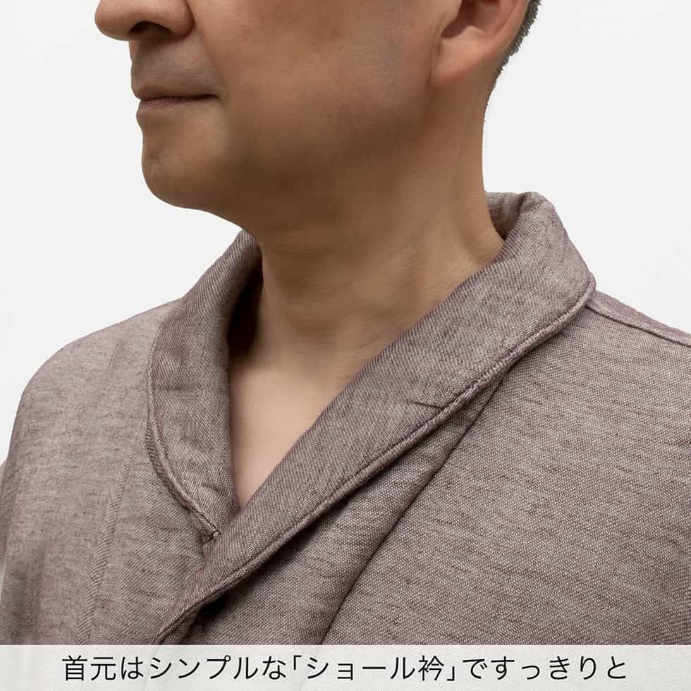 首元はシンプルな「ショール衿」ですっきりと