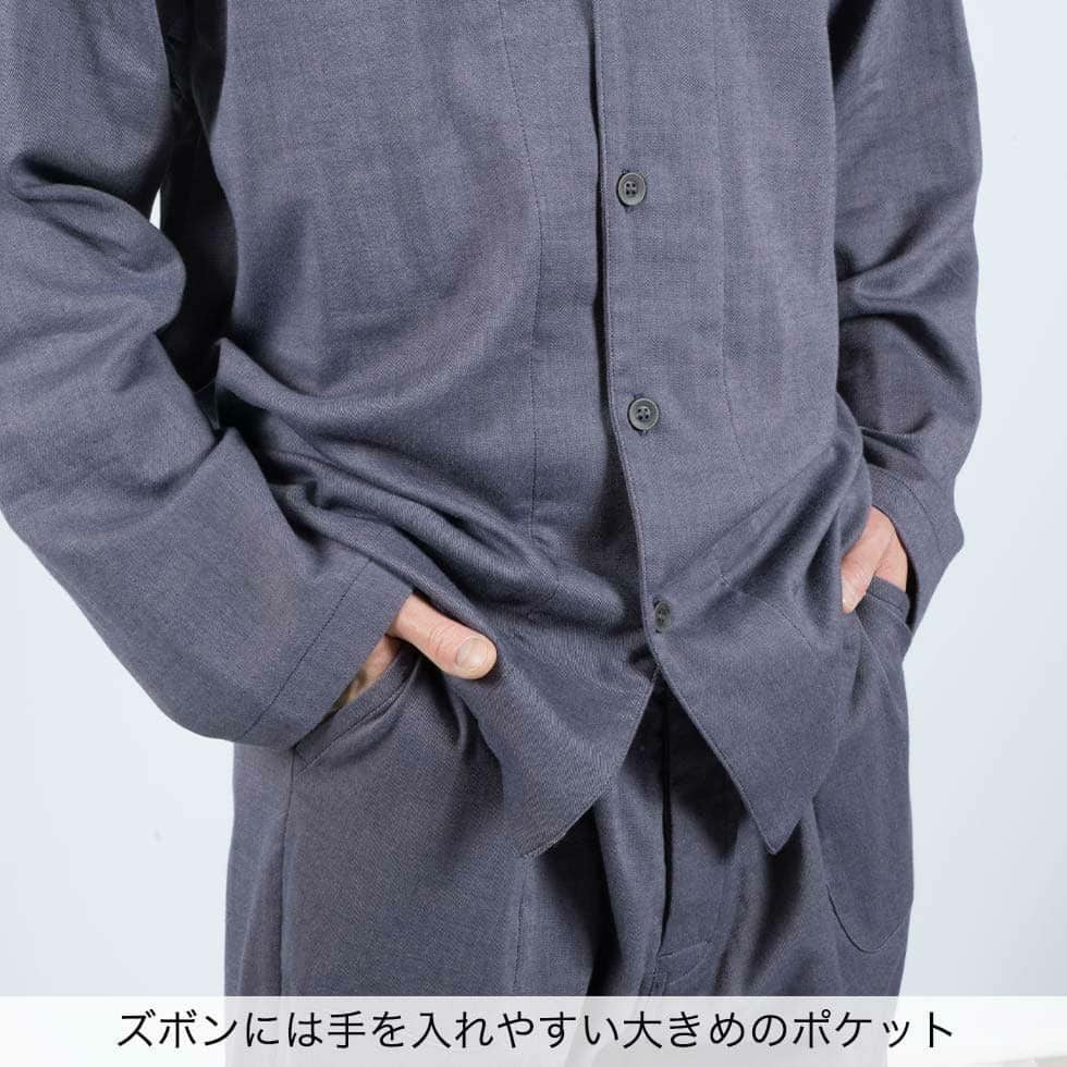 ズボンには手を入れやすい大きめのポケット