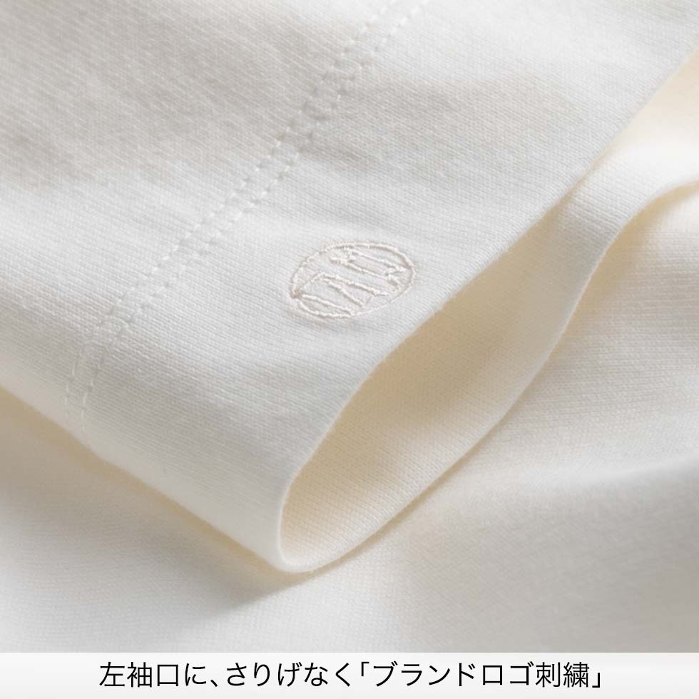 左袖口に、さりげなく「ブランドロゴ刺繍」
