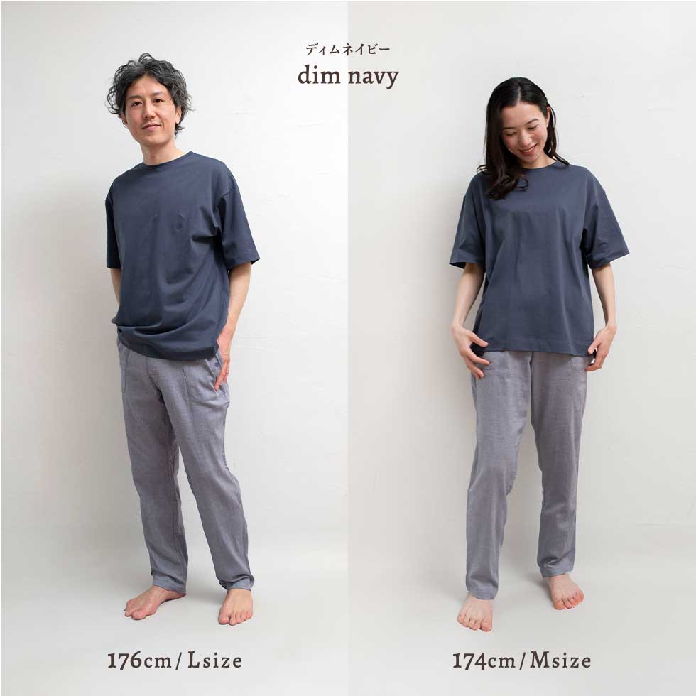 男性モデル身長：176cm Lサイズ 女性モデル身長：174cm Mサイズ ディムネイビー着用