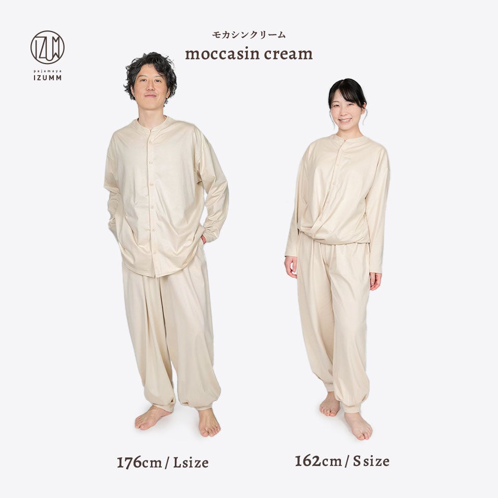 モカシンクリーム着用 男性モデル身長：176cm Lサイズ、女性モデル身長：162cm Sサイズ
