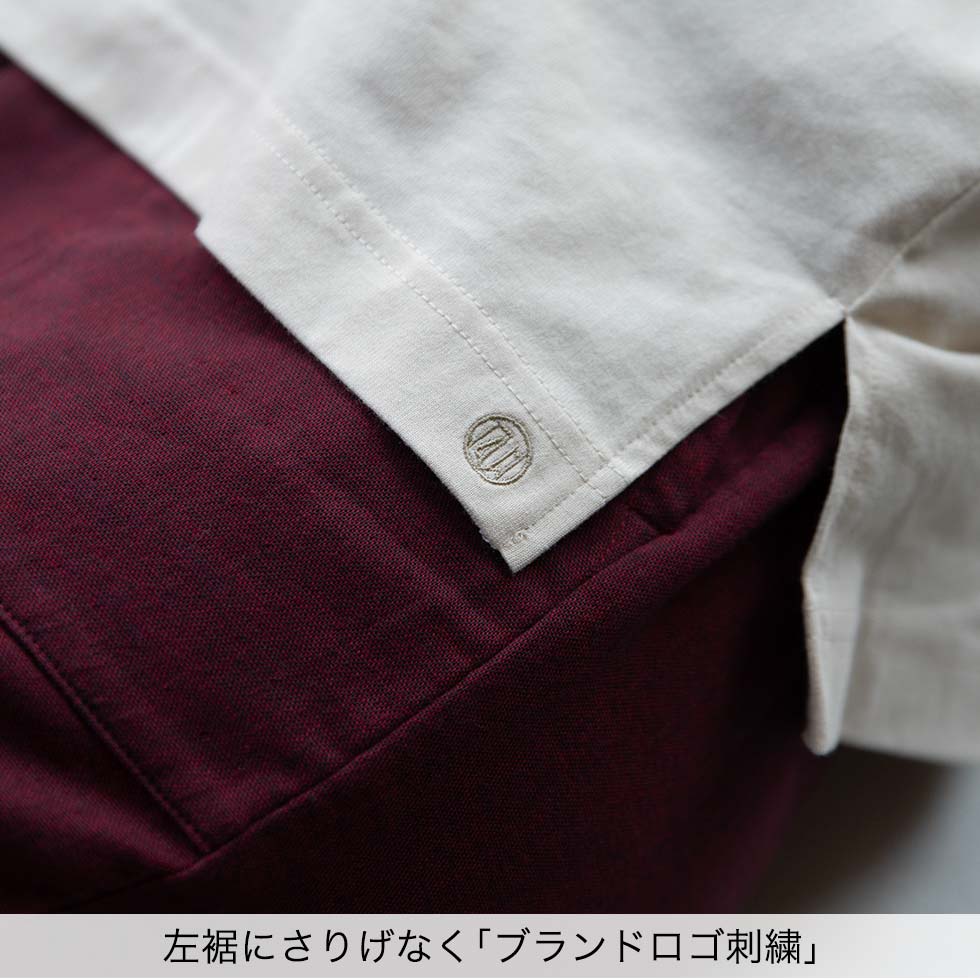 左裾にさりげなく「ブランドロゴ刺繍」