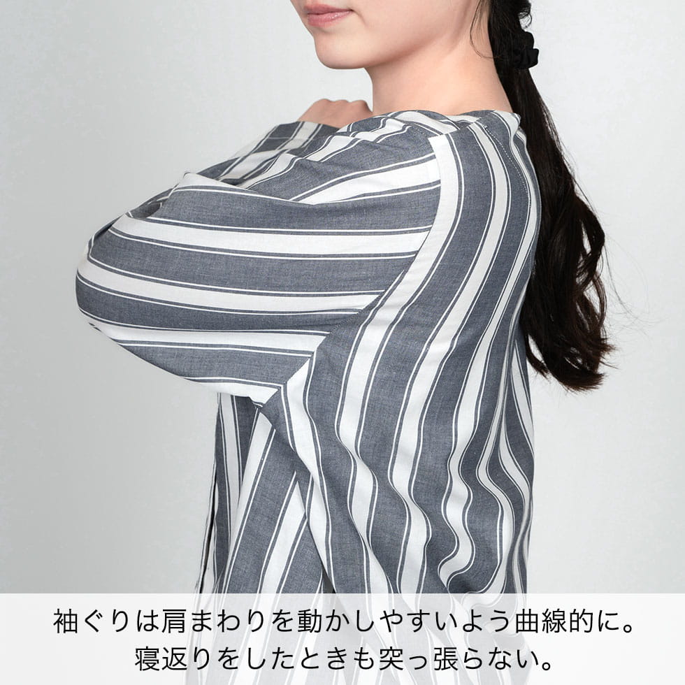 袖ぐりは肩まわりを動かしやすいよう曲線的に。寝返りをしたときも突っ張らない。