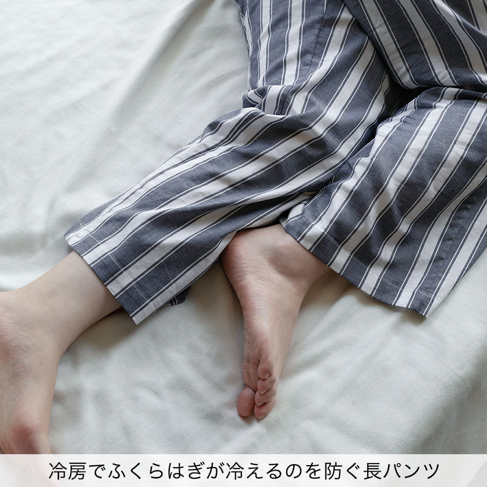冷房でふくらはぎが冷えるのを防ぐ長パンツ